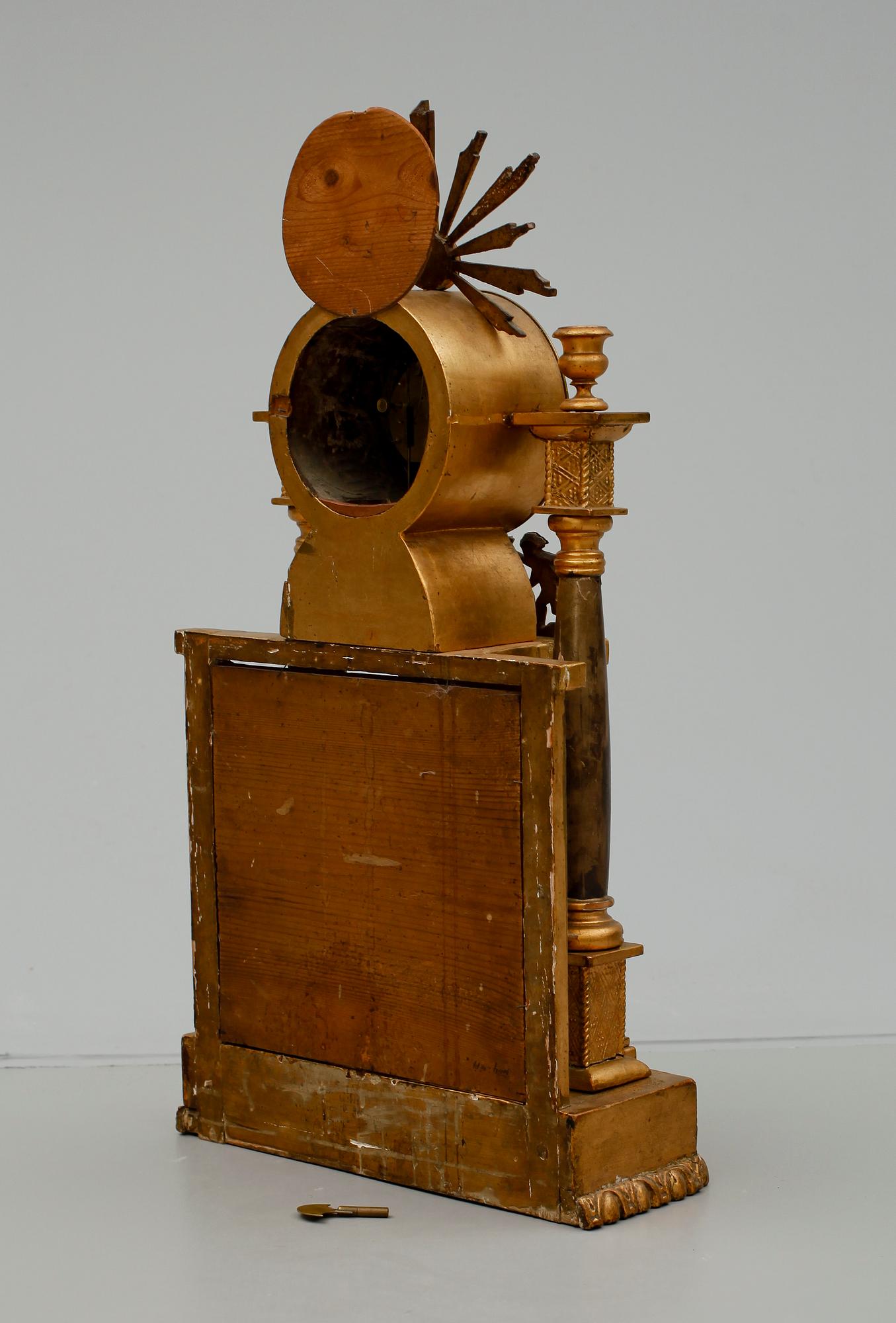 BORDSPENDYL, senempire, 1800-talets första hälft.