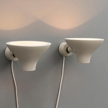 JUKKA KORPIHETE, vägglamppor, ett par, tillverkare Byrolights, 2006.