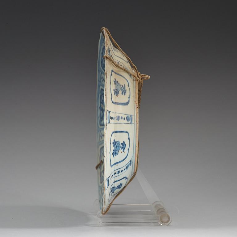 FAT, kraakporslin. Mingdynastin, Wanli (1572-1620).