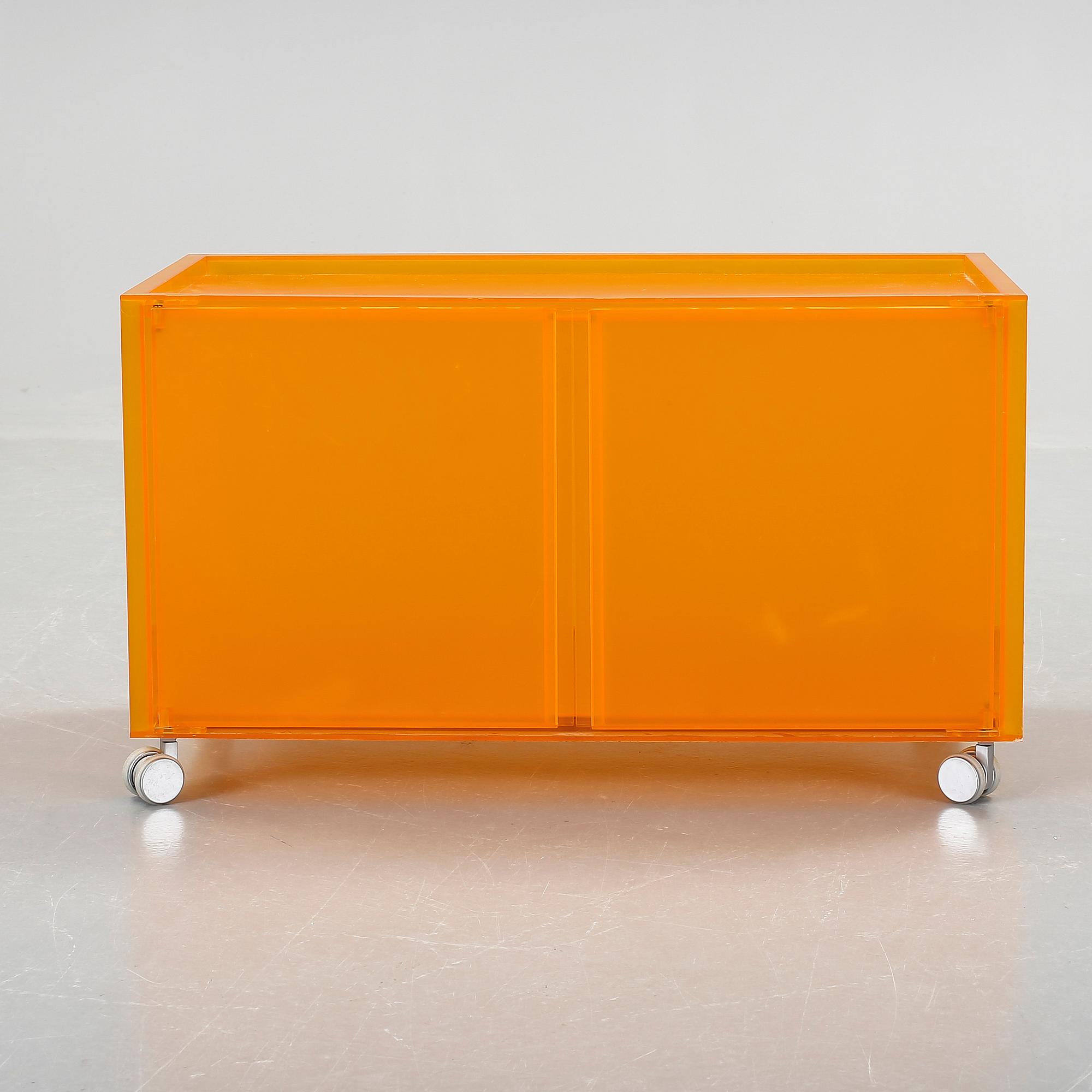 SIDOBORD, "One", Piero Lissoni för Kartell. 1990-tal.