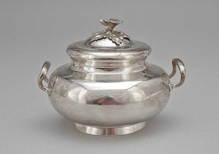 SOCKERSKÅL, silver, nyrokoko, Alexander Mitin, St Petersburg, 1859. Totalvikt 353 g.