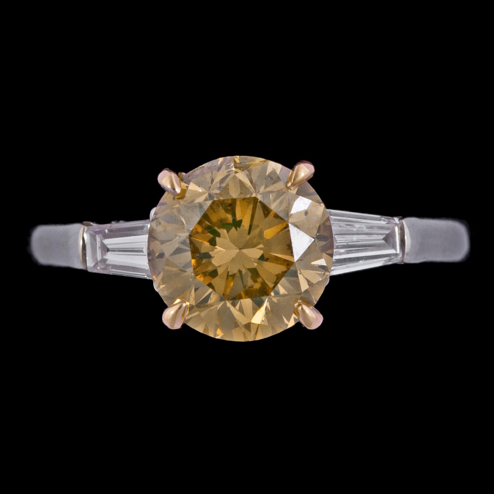A cognacscoloured brilliant cut diamond ring, 2.08 ct.