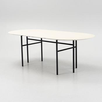 Norm Architects, matbord "Snaregade Dining table Oval", Audo Copenhagen, Danmark.