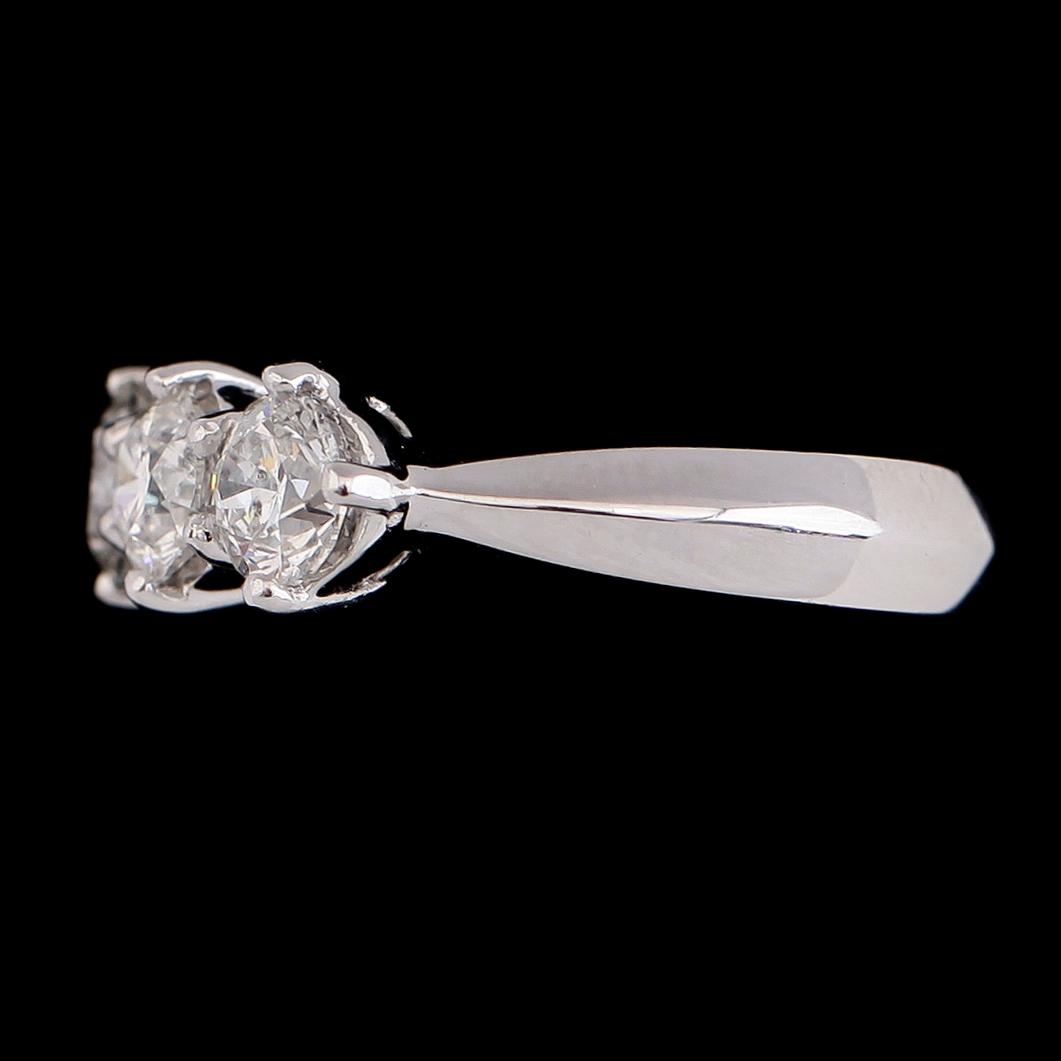 RING, 18K vitguld, briljantslipade diamanter tot ca 1.54 ct. Vikt ca 5 g.