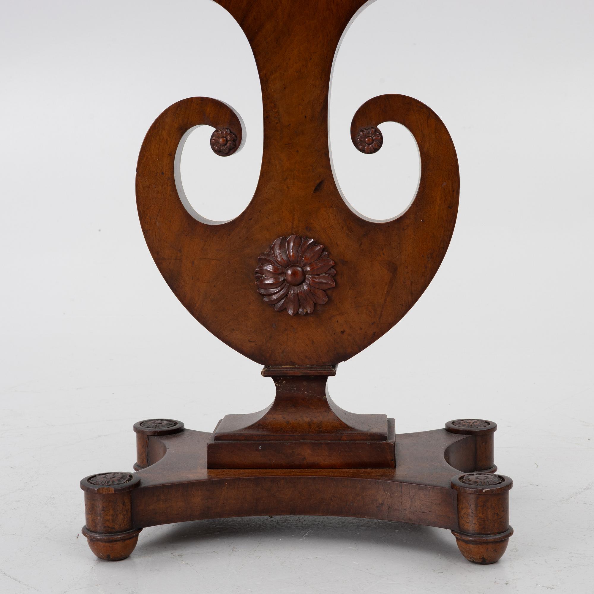 Sewing table, Karl Johan, first half of the 19th century.