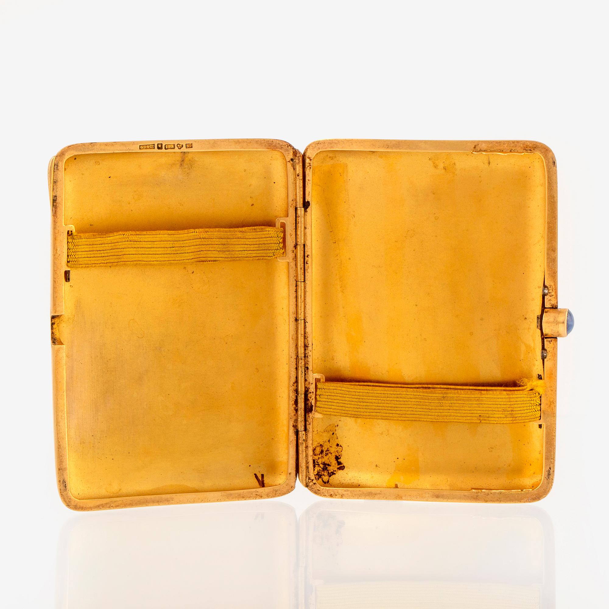 A 18 carat gold cigarette case from G Dahlgren & Co, Malmö 1912.