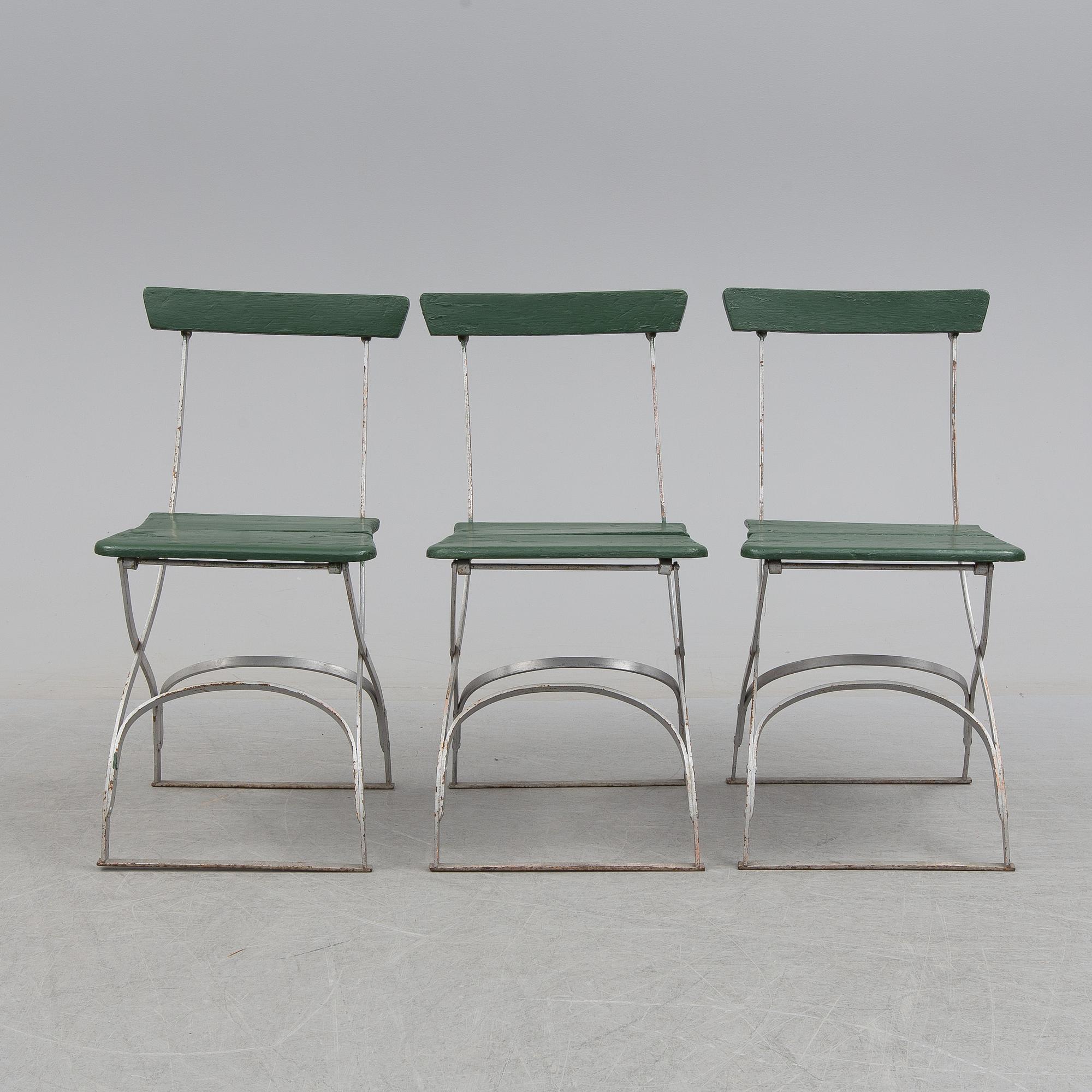 A garden table and four chairs, first half of the 20th century.