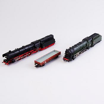 MÄRKLIN, sähkövetureita, 2 kpl ja vaunu, Saksa.