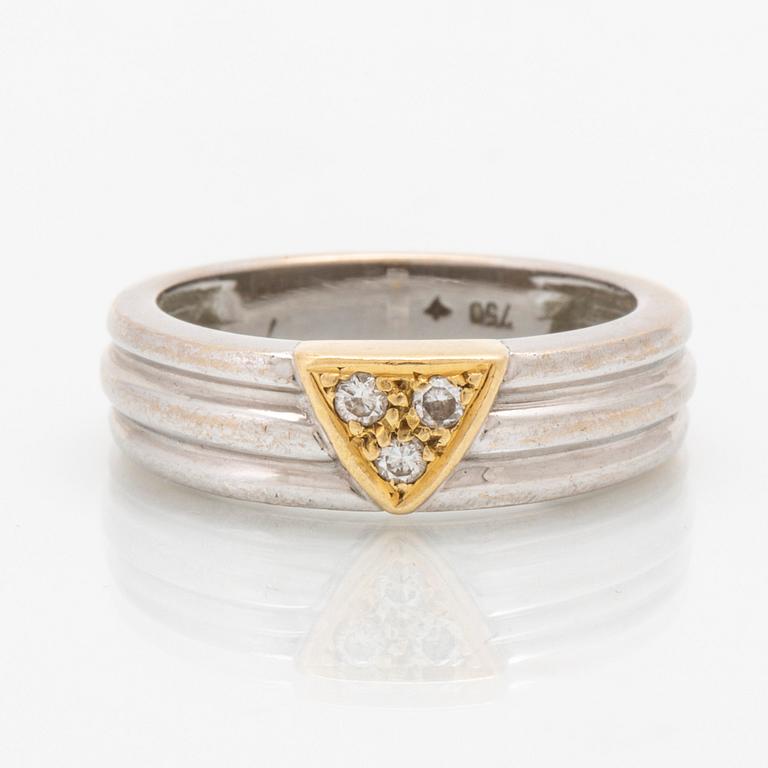 An 18K white- and yellow gold ring with brilliant cut diamonds approx. 0.03 ct.