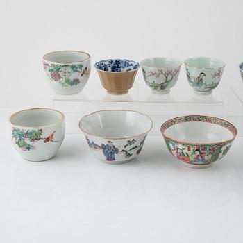 17 porcelain pieces, China and Japan, 18th-20th century.