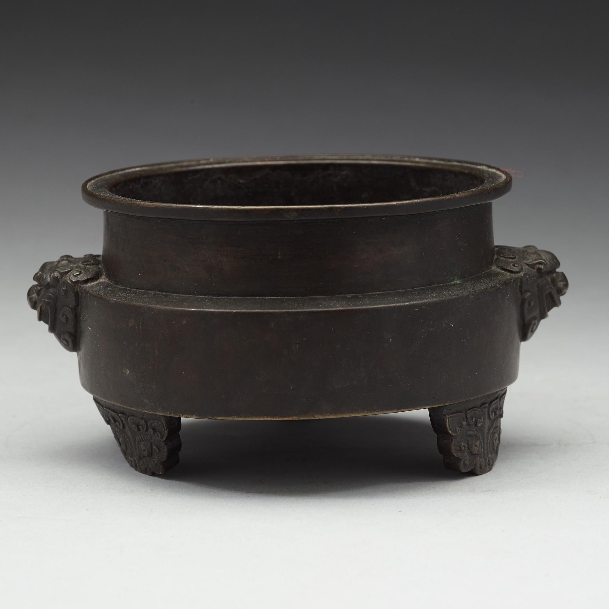 RÖKELSEKAR, brons. Qingdynastin, 1800-tal.