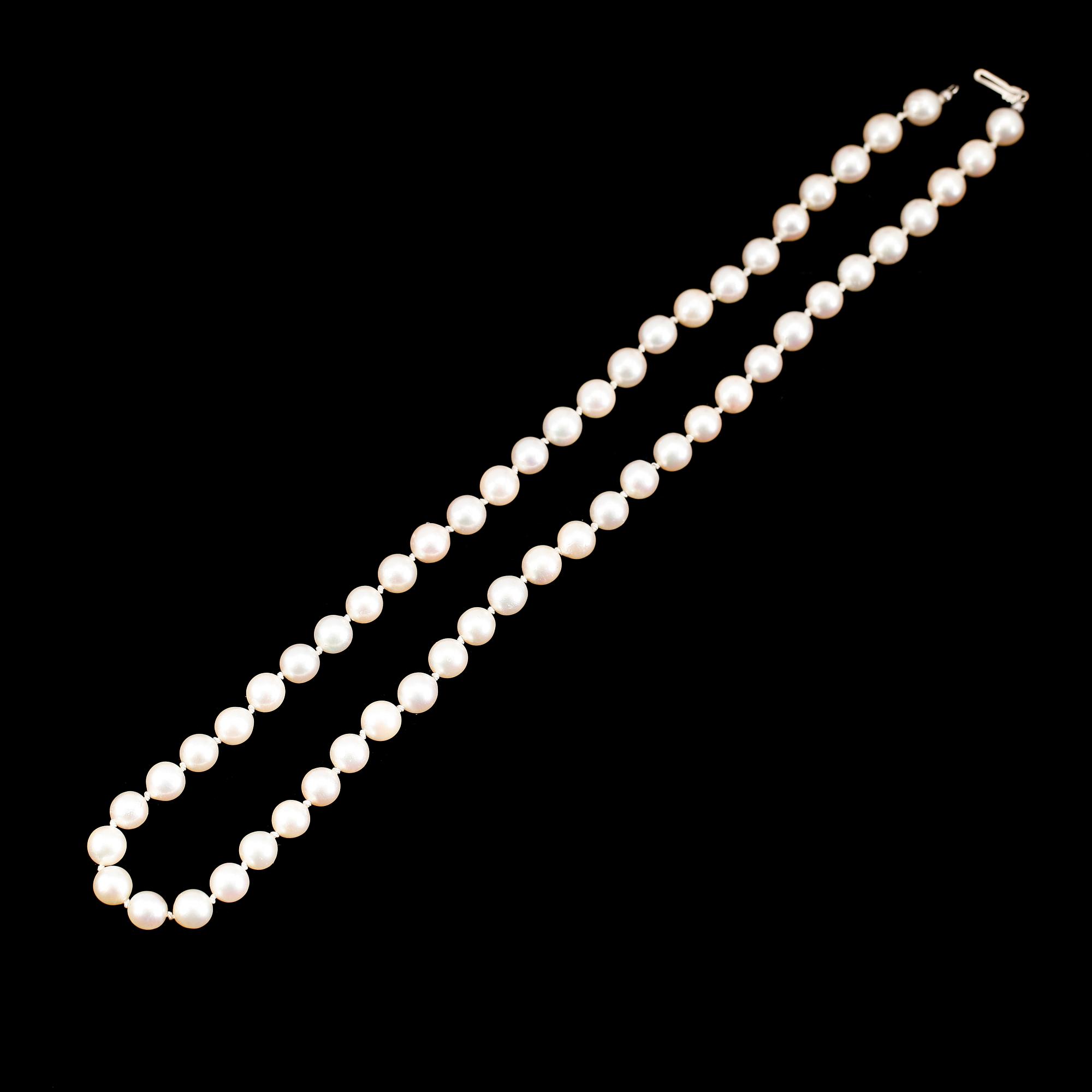 COLLIER, odlade pärlor, lås 18K vitguld.