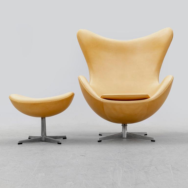 Arne Jacobsen, fåtölj med fotpall "Ägget" för Fritz Hansen Danmark 1960-tal.