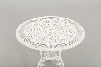 TRÄDGÅRDSMÖBLER, BORD samt FYRA STOLAR, sekelskiftet 2000.