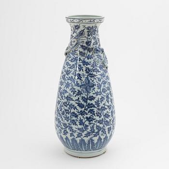 A blue and white Chinese vase. Late Qing dynasty.