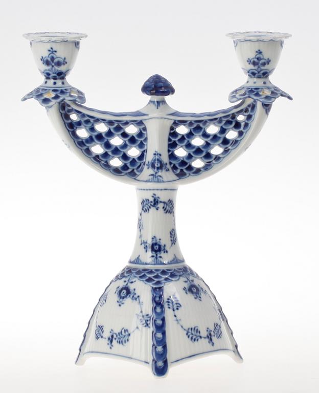 KANDELABER, porslin, "Musselmalet", Royal Copenhagen, 1900-tal.