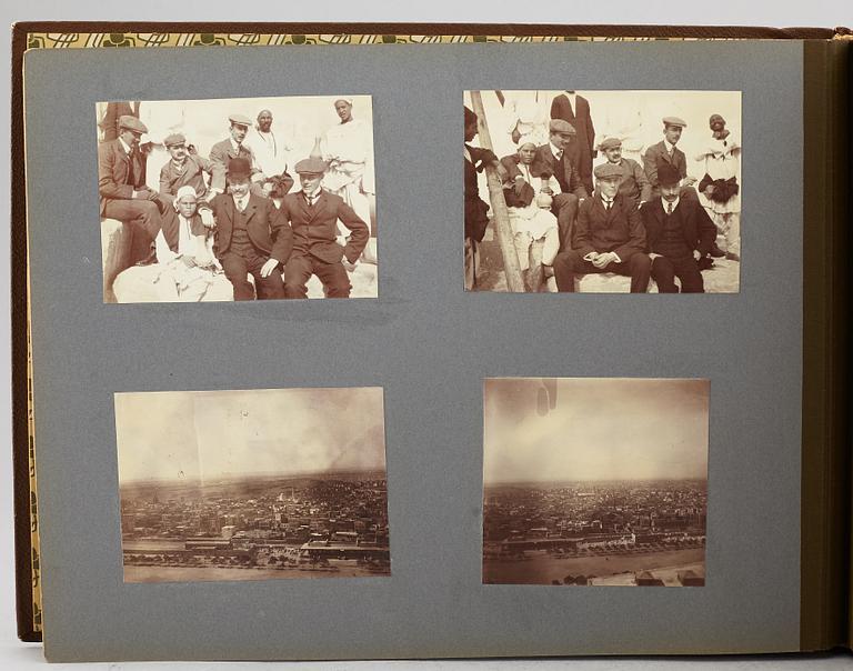 FOTOALBUM,   MEDELHAVSKRYSSNING 1905-06 MED KORVETTEN FREJA.