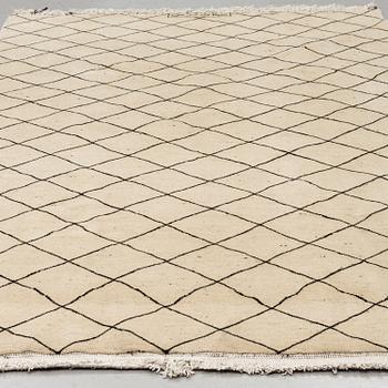 A RUG, orietal, signed, ca 237 x 155 cm.
