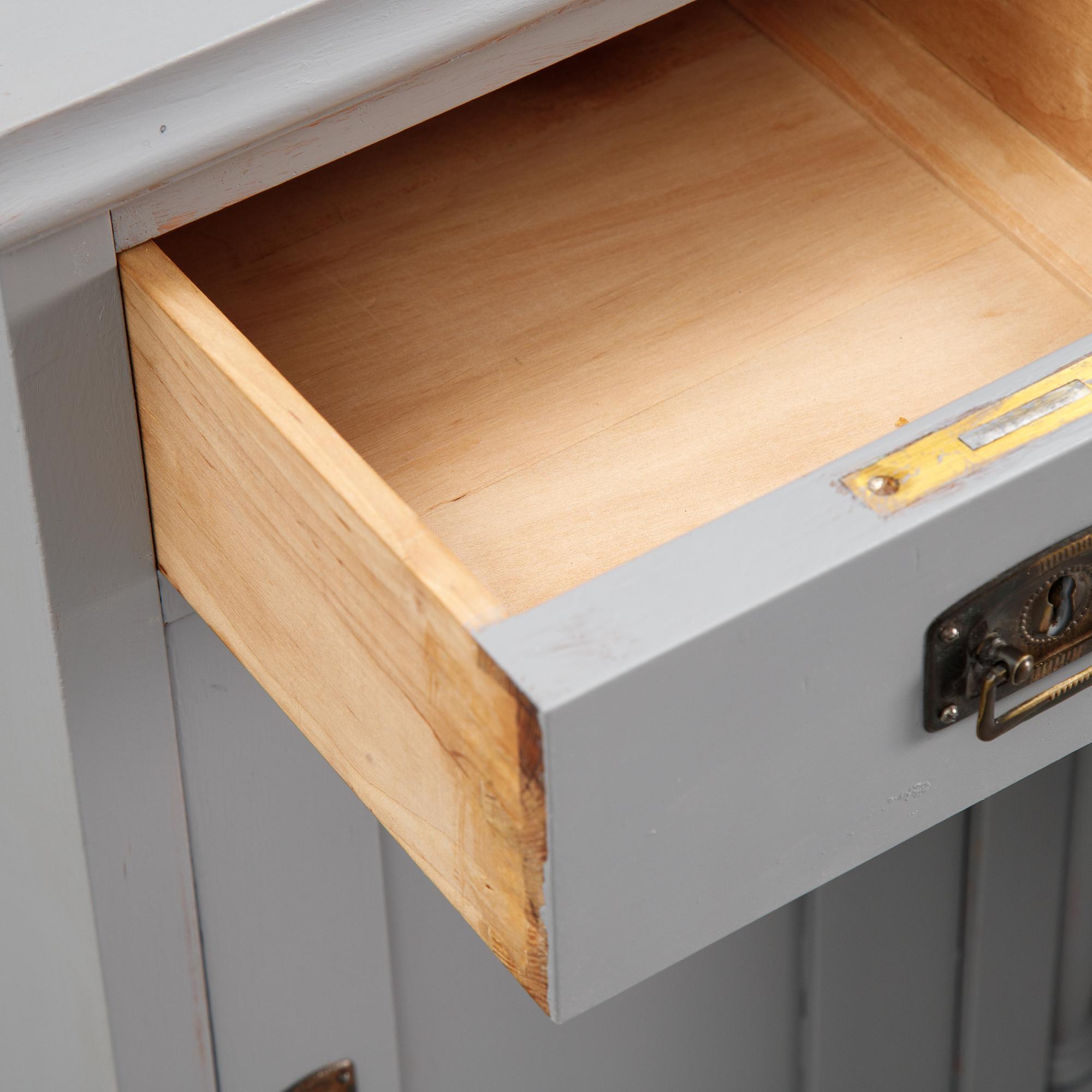 A pair of painted bedside tables stands. First half of the 20th century.