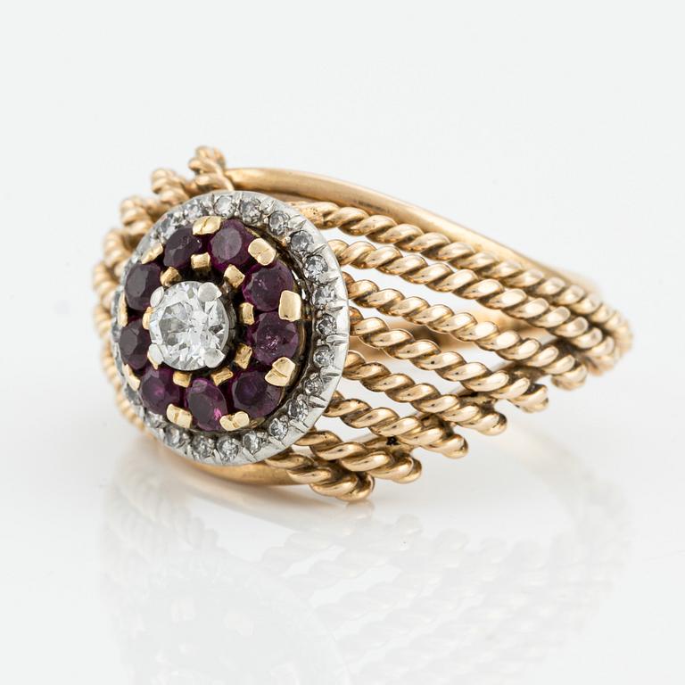 Ring, 18K gold with brilliant-cut diamonds and red stones, likely rubies.
