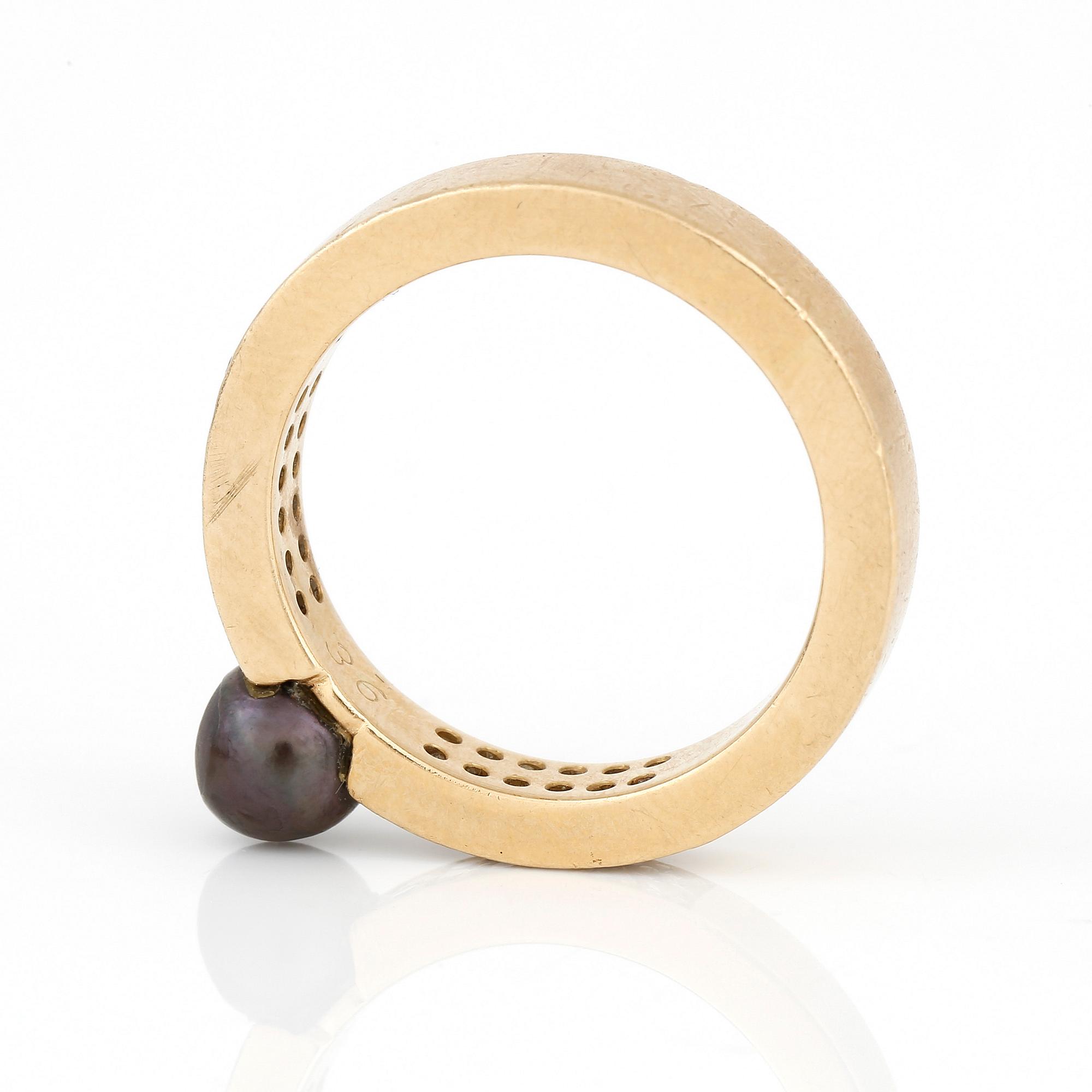 HÄNGE, KEDJA samt RING, med odlade 'Tahiti' pärlor och små diamanter, totalt ca 0,48 ct.