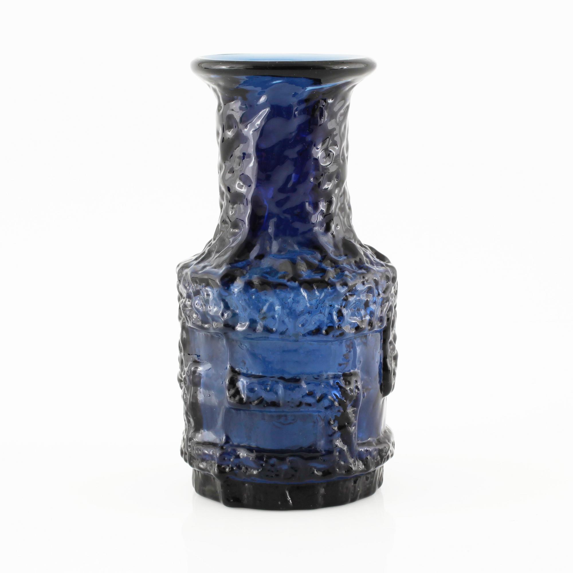 GÖTE AUGUSTSSON, parti glas, 33 st, "Cobolt", Ruda glasbruk, omkring 1900-talets mitt.