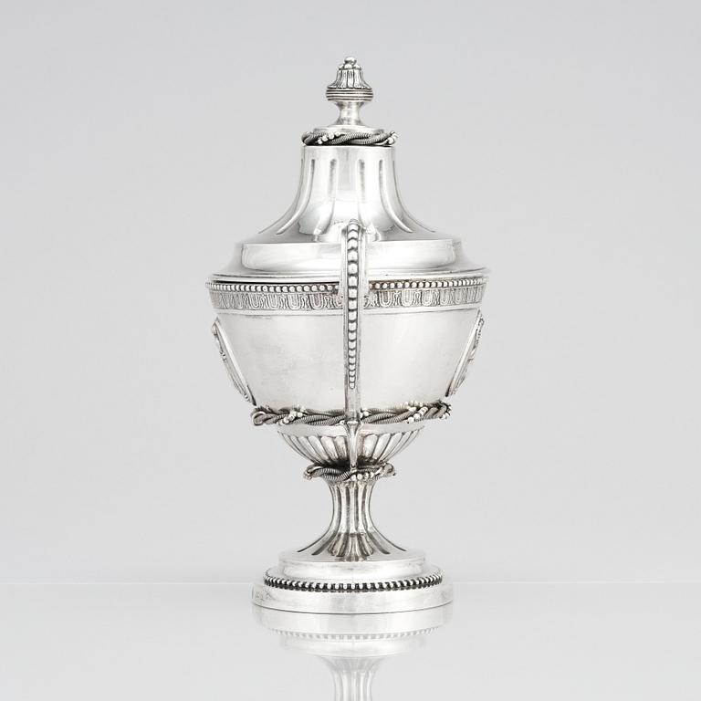 A Swedish Gustavian 18th century silver sugar bowl with lid, mark of Johan Fagerberg, Karlskrona 1788.