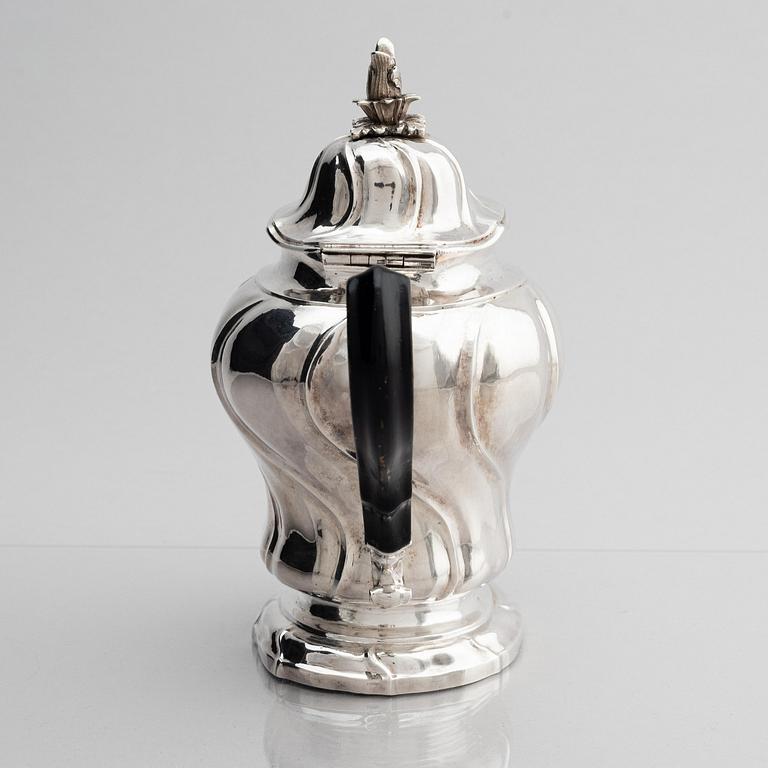 Kilian Kelson, tekanna, silver, Stockholm 1756. Rokoko.