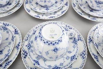 SERVIS 13 dlr Musselmalet helblonde och halvblonde Royal Copenhagen Danmark porslin 1900-talets senare del.