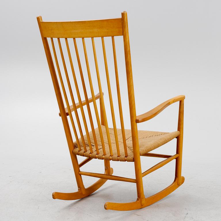 Hans J Wegner, gungstol, "J 16". FDB Möbler, 1900-talets andra hälft.