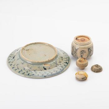 A group of porcelain, 4 pieces, China, Ming Dynasty (1368–1644).