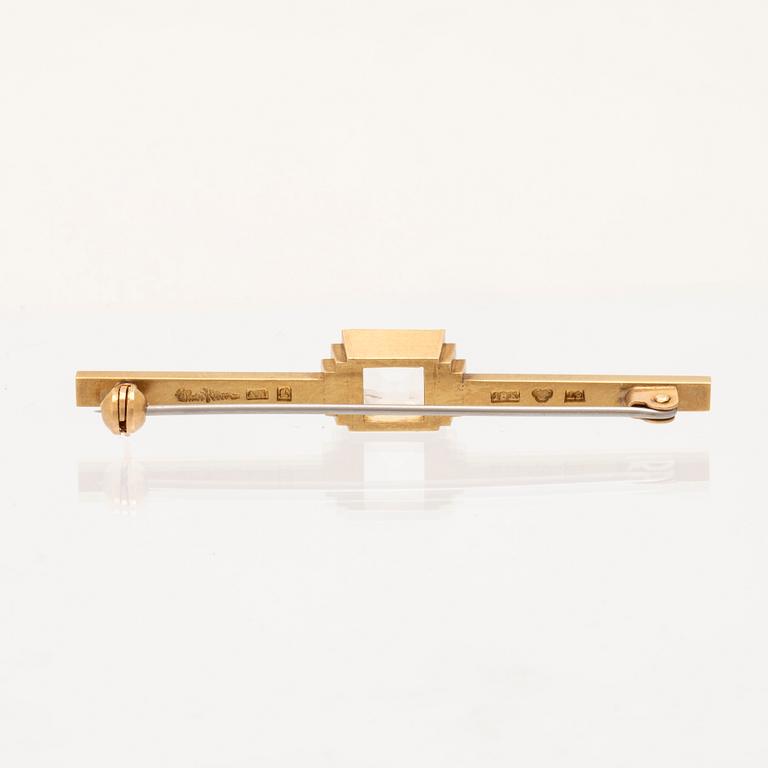 An 18K gold tie pin/brooch by Wiwen Nilsson set with a  square step-cut rock crystal, Lund 1961.