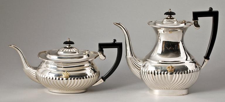 KAFFE- OCH TESERVIS, 4 delar. Nysilver. England. 1900-talets andra hälft.