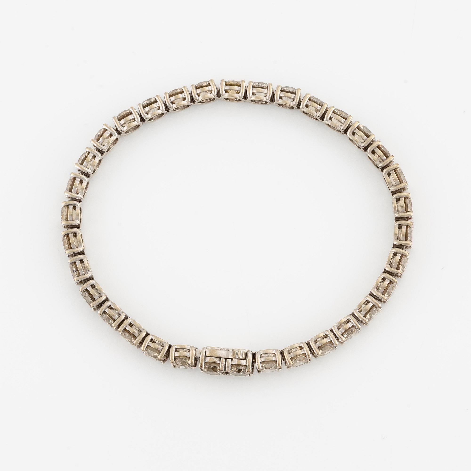Armband 14K vitguld med runda briljantslipade diamanter.