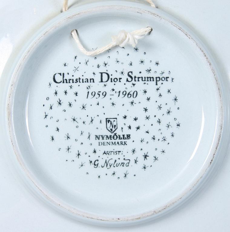 SAMLARTALLRIKAR, 3 st, porslin, "Christian Dior Strumpor", bl a Gunnar Nylund, Nymölle.