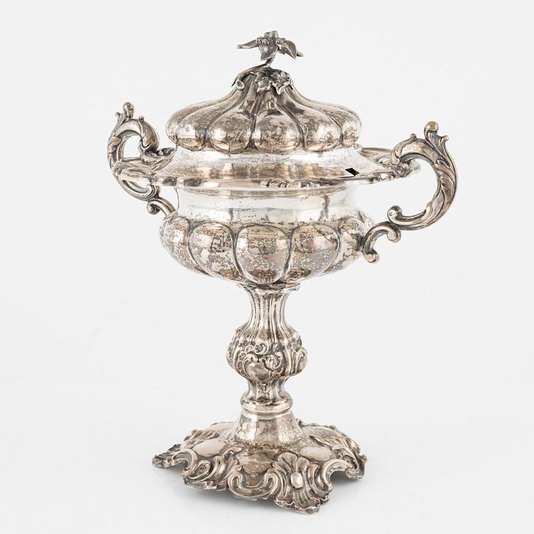 Gustaf Möllenborg, sockerskål, silver, Stockholm, 1860.