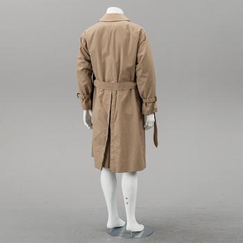 A trenchcoat size 50.