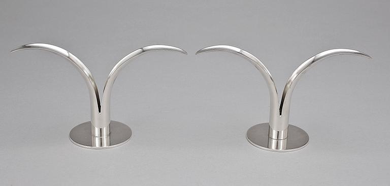 LJUSSTAKAR, ett par,  nysilver, "Liljan", Ivar Ålenius Björk, Ystad metall, 1900-tal.