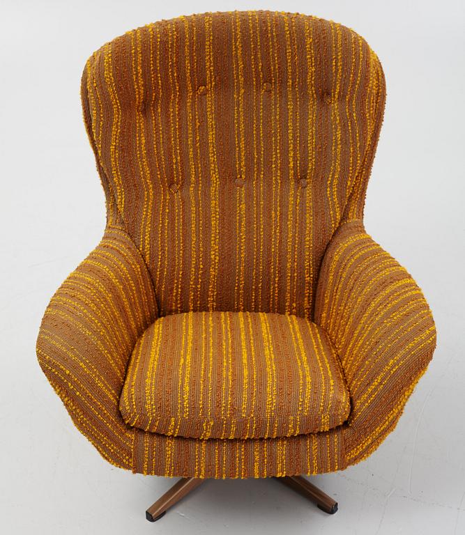 A 'Salome' swivel easy chair from Swedfurn from äround 1970.