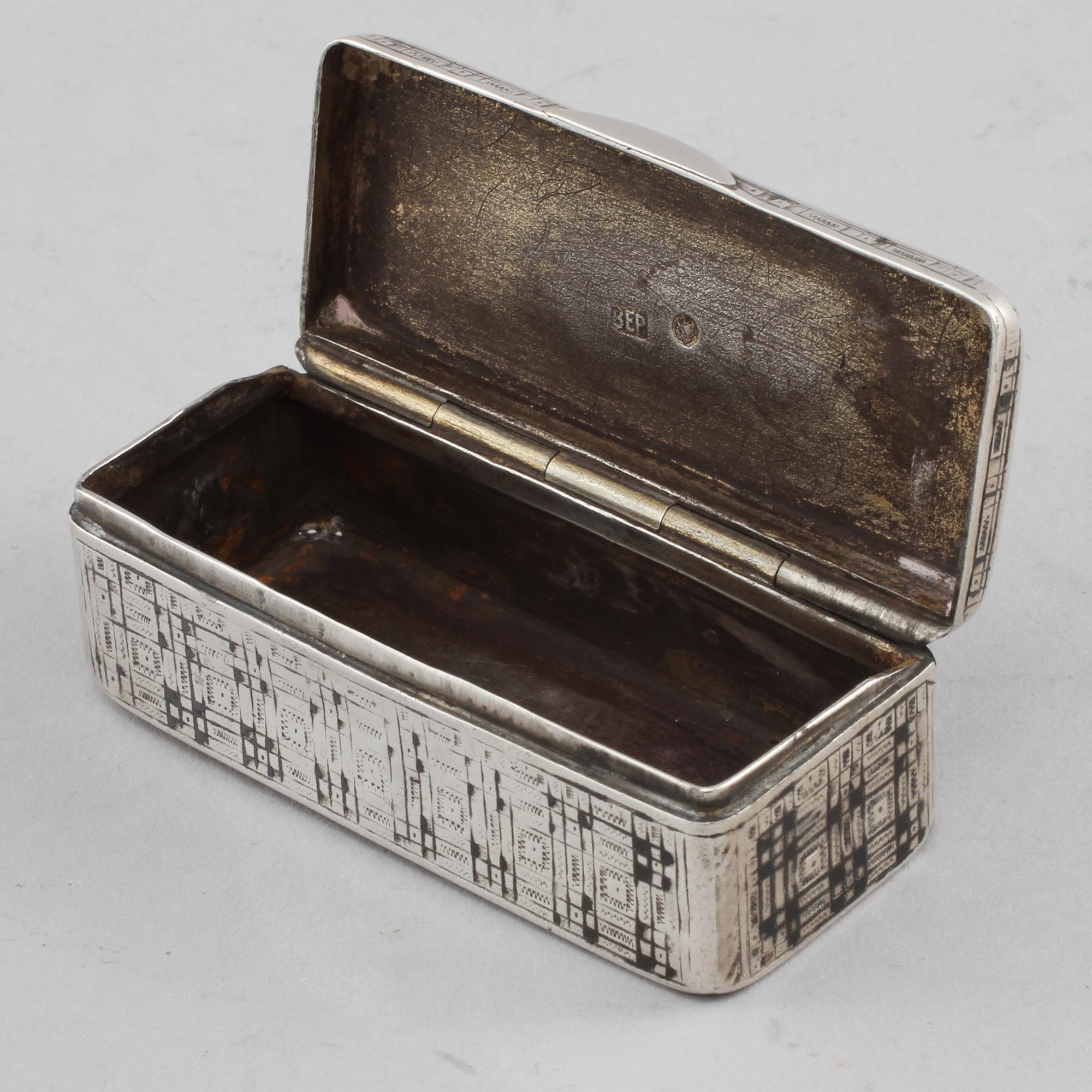 DOSA, silver, troligen Vasily Yegorovich Rukavishnikov, Moskva, omkring år 1900. Vikt 57 g.