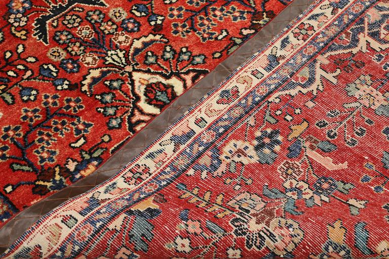 A Hamadan runner, approx. 520 x 112 cm.