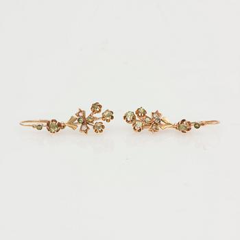 ÖRHÄNGEN, demantoid granater, rosenslipade diamanter, 14K (56) guld. Moskva.