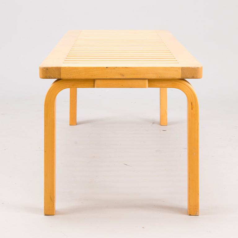 ALVAR AALTO, BÄNK, Artek 1960/70-tal. Modellen formgiven 1945.