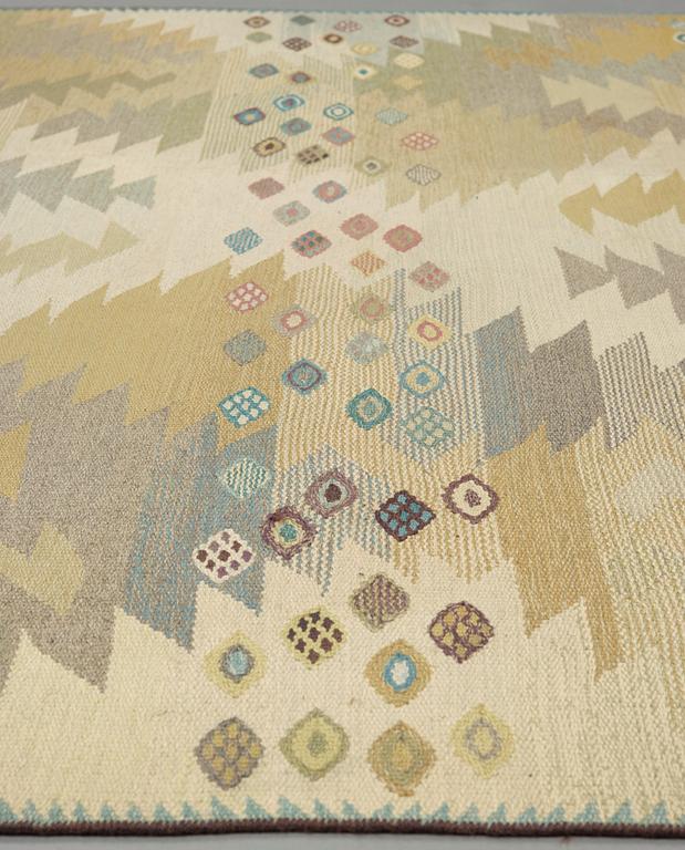 Barbro Nilsson, A CARPET. "Tånga, ljus". Tapestry weave. 304,5 x 204,5 cm. Signed AB MMF BN.