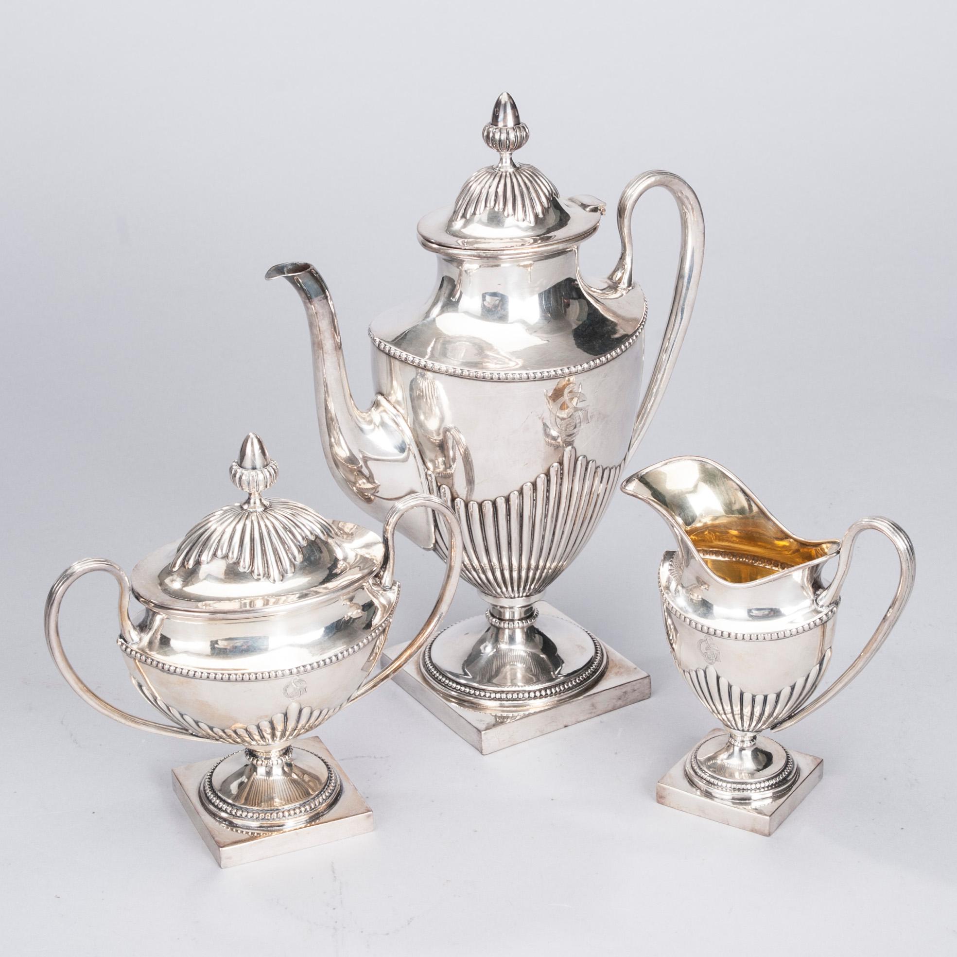 KAFFESERVIS, 3 delar, försilvrad metall, empirestil, 1900-talets första hälft.