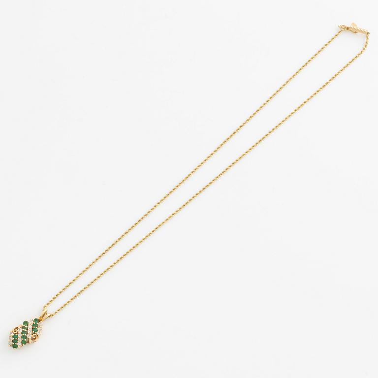 Collier, guld, hänge med smaragder och briljantslipade diamanter.