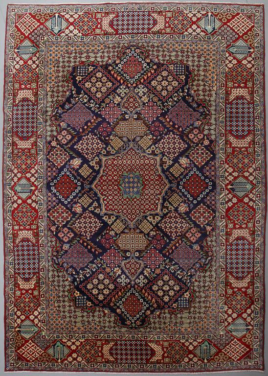 A carpet from the Esfashan, ca  ca 431 x 305 cm.