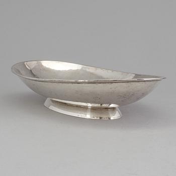 A 20th century German silver dish, maker's mark "GK". Weight 556 g.