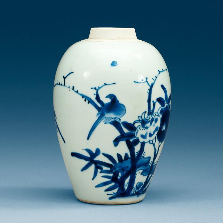 A blue and white Transitional vase, 17th Century.