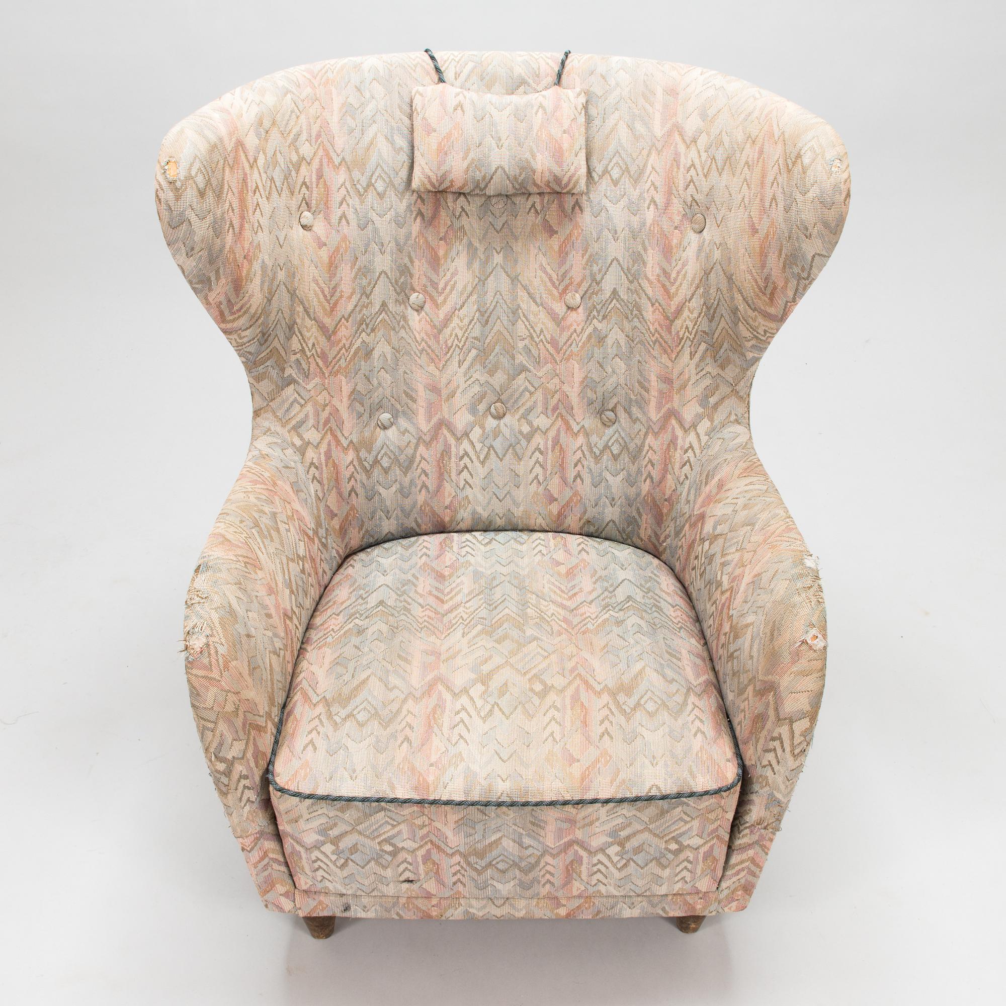 A mid-20th century armchair.